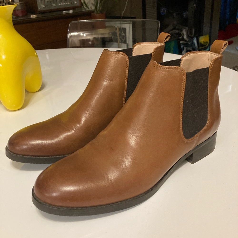 EUC Clarks Tan Leather Chelsea Boots - 8.5